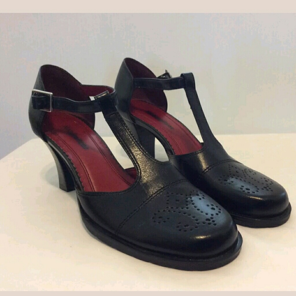 Naturalizer Wmn Shoes 6.5 N T-Strap Black leather